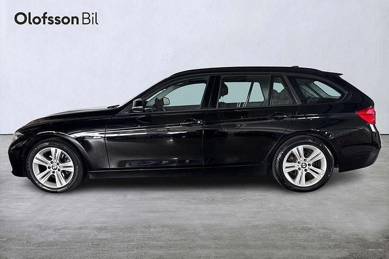 Svart Begagnad 2015 BMW 318 Sport Line Kombi | 159 000 kr (Marknadspris) - Bild 1/4