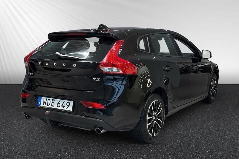 Begagnad Volvo V40 Business Edition 154 HK (113 kW) 2018 Svart Halvkombi
