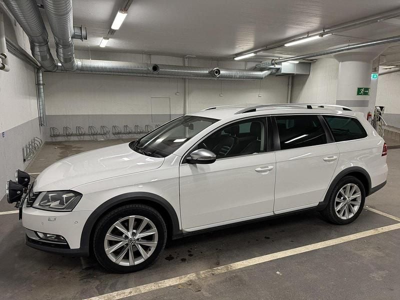 Vit Begagnad 2014 VW Passat Alltrack Kombi | 72 000 kr (Marknadspris) - Bild 1/4