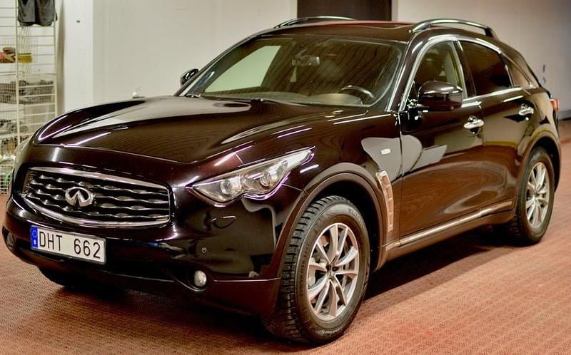 Begagnad Infiniti Fx50 400 HK (294 kW) 2011 Svart med lila pearl SUV