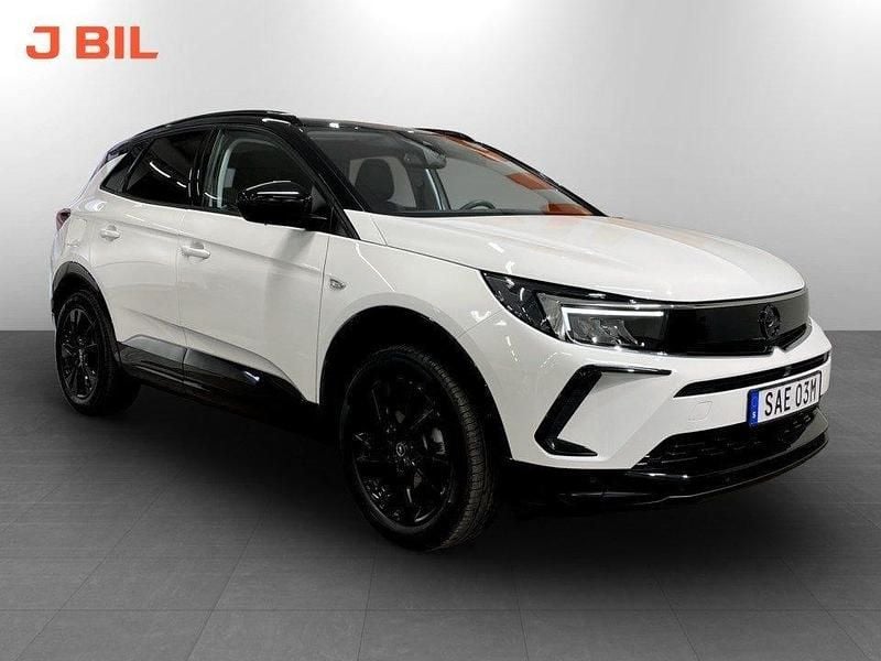 Vit Begagnad 2024 Opel Grandland X SUV | 259 900 kr (Marknadspris) - Bild 1/4