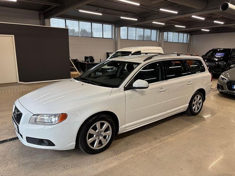 Vit Begagnad 2012 Volvo V70 Momentum Kombi | 79 900 kr (Lite dyr) - Bild 1/4