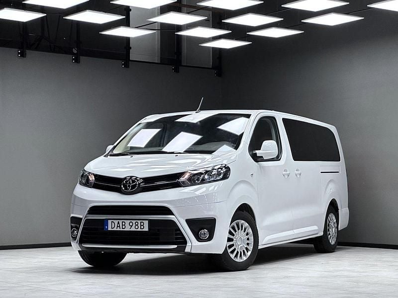 Vit Begagnad 2023 Toyota Proace Verso Kombi | 449 900 kr - Bild 1/3