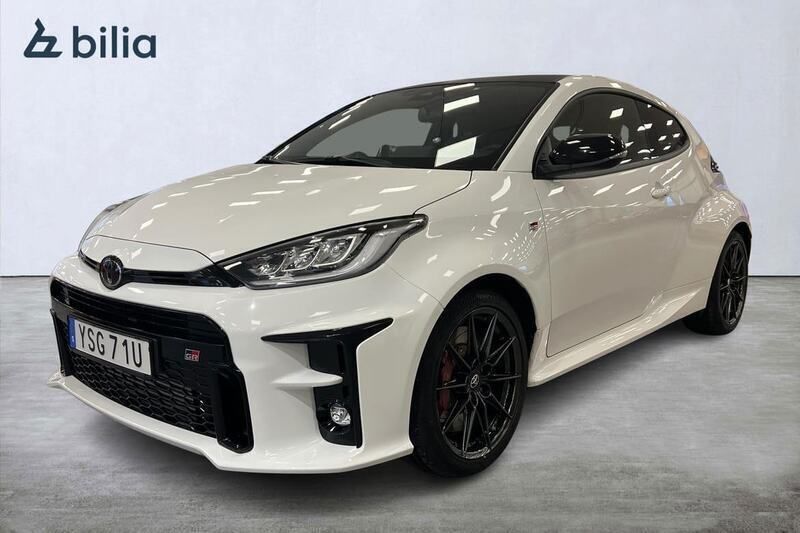 Vit Begagnad 2021 Toyota Yaris Halvkombi | 399 900 kr (Marknadspris) - Bild 1/3