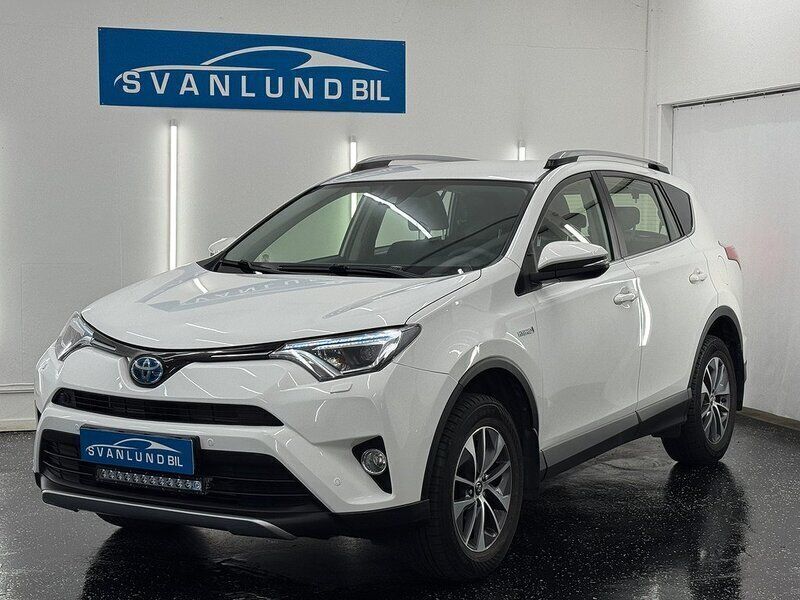 Vit Begagnad 2017 Toyota RAV4 Hybrid Active SUV | 189 800 kr (Lite dyr) - Bild 1/4
