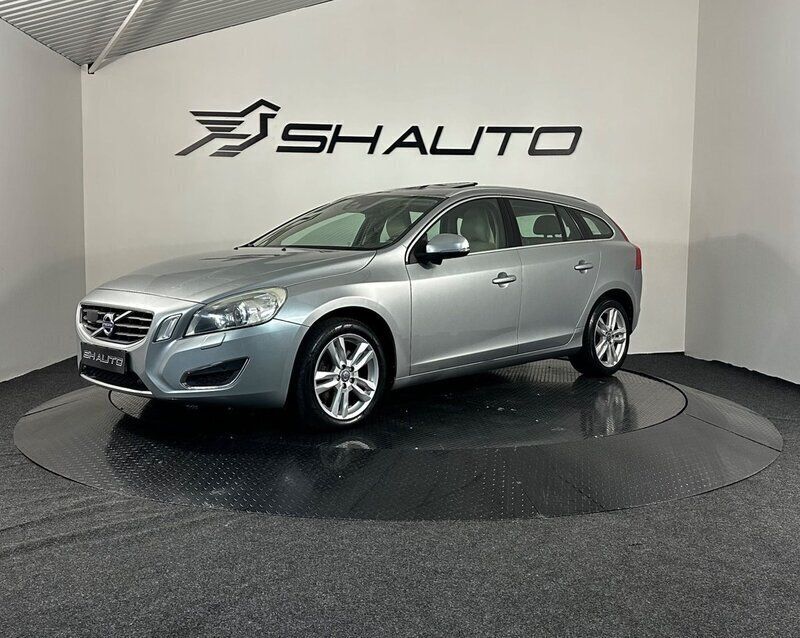 Silver Begagnad 2011 Volvo V60 Summum Kombi | 104 900 kr (Marknadspris) - Bild 1/4