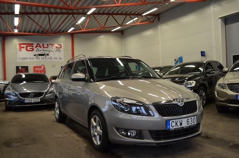Begagnad Skoda Fabia Ambiente 86 HK (63 kW) 2013 Ljusbrun Kombi