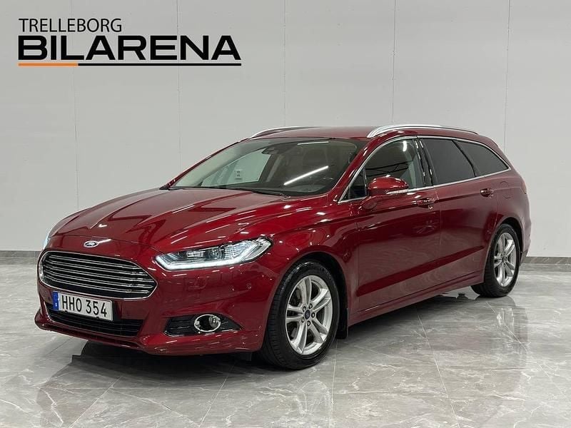 Mörkröd (röd) Begagnad 2015 Ford Mondeo Titanium Kombi | 144 900 kr (Marknadspris) - Bild 1/4
