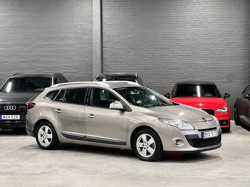 Ljusbrun (brun metallic) Begagnad 2010 Renault Mégane GrandTour Kombi | 39 900 kr (Lite dyr) - Bild 1/4