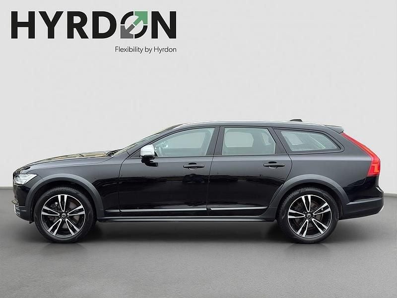 Begagnad Volvo V90 CC Momentum 235 HK (172 kW) 2019 Svart Kombi