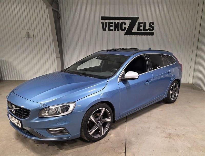 Blå Begagnad 2015 Volvo V60 R-Design Kombi | 149 000 kr (Lite dyr) - Bild 1/4