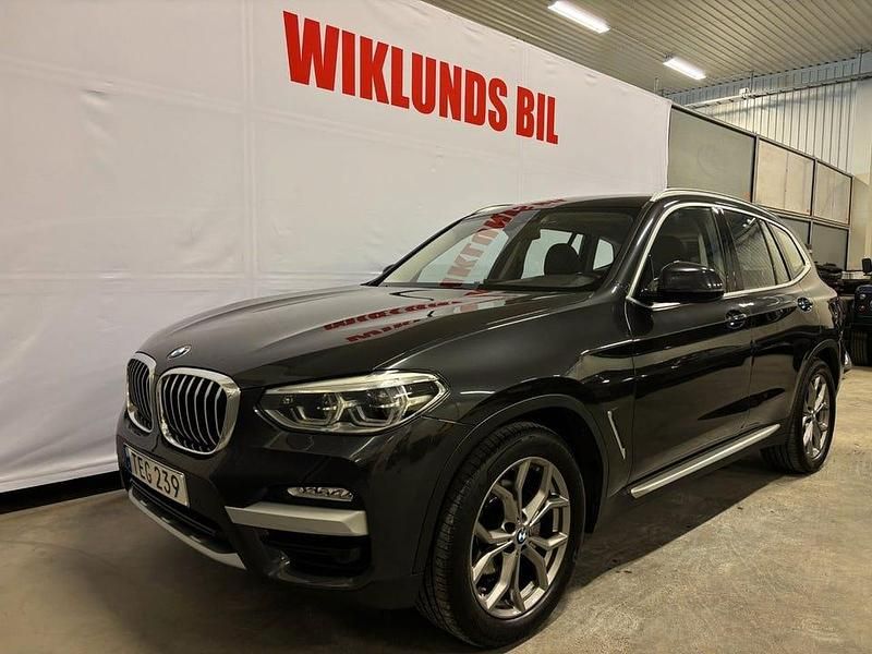 Grå Begagnad 2018 BMW X3 SUV | 279 900 kr (Bra pris) - Bild 1/4