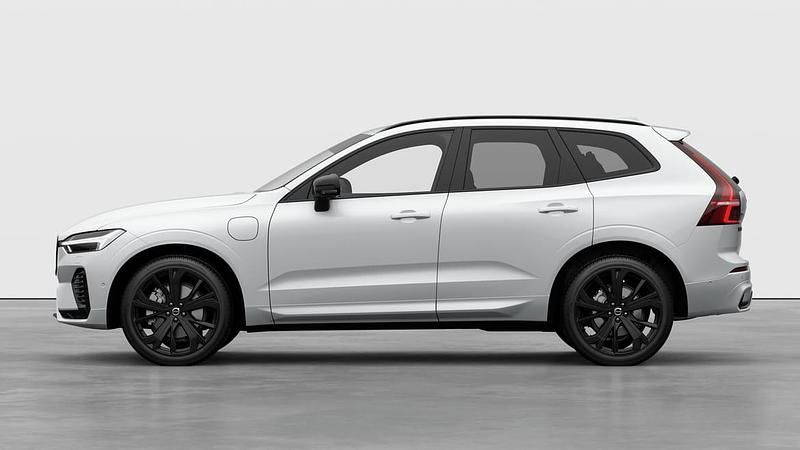 Vit Ny 2025 Volvo XC60 Plus SUV | 642 600 kr (Marknadspris) - Bild 1/4