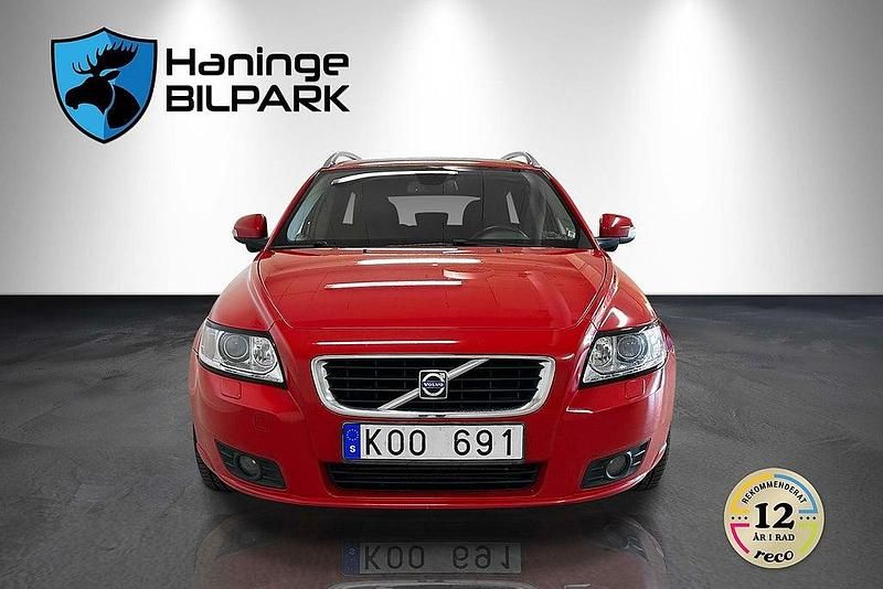 Begagnad Volvo V50 Summum 136 HK (100 kW) 2009 Röd Kombi