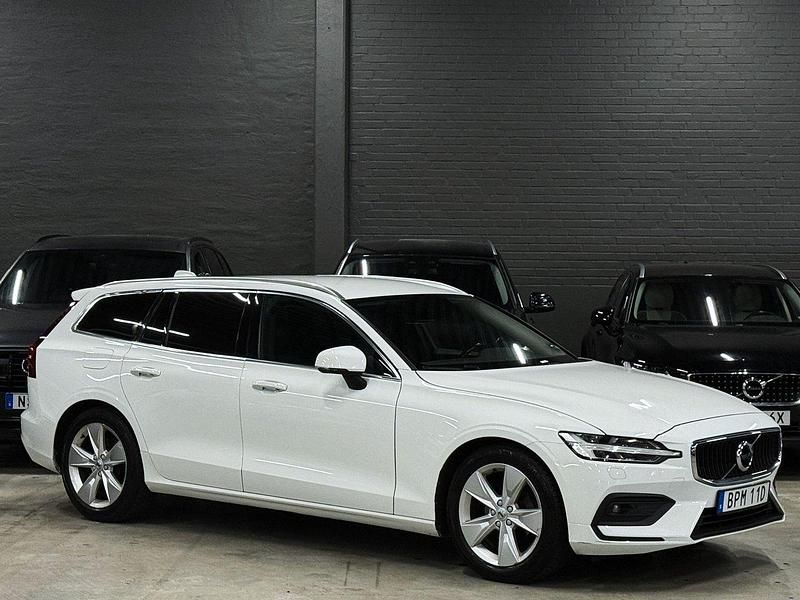 Vit Begagnad 2020 Volvo V60 Momentum Kombi | 189 900 kr (Marknadspris) - Bild 1/4