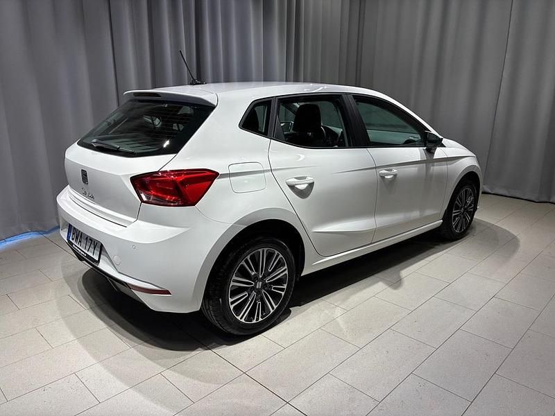 Begagnad Seat Ibiza 112 HK (82 kW) 2023 Vit Halvkombi