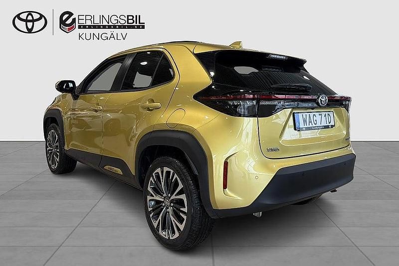 Begagnad Toyota Yaris Cross Edition 92 HK (67 kW) 2023 Gul SUV