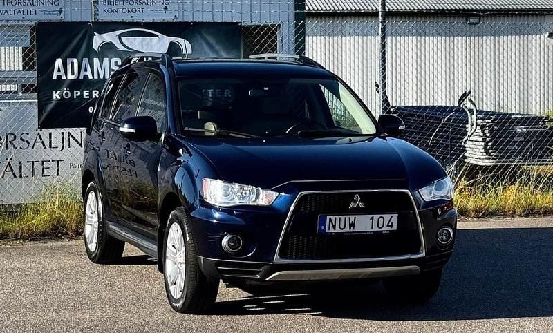 Blå Begagnad 2012 Mitsubishi Outlander SUV | 99 900 kr (Marknadspris) - Bild 1/4