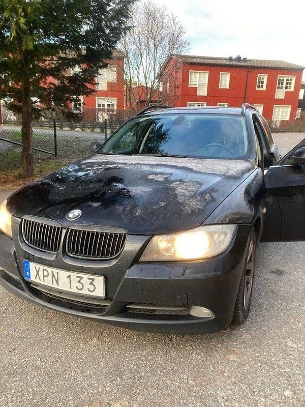 Begagnad 2006 BMW 325 Advantage Kombi | 35 000 kr (Marknadspris) - Bild 1/3