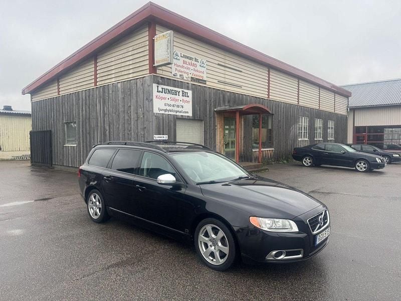 Svart Begagnad 2011 Volvo V70 R-Design Kombi | 85 000 kr - Bild 1/4