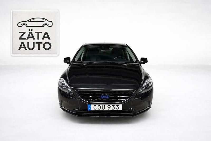 Begagnad Volvo V40 Momentum 180 HK (132 kW) 2014 Svart Halvkombi