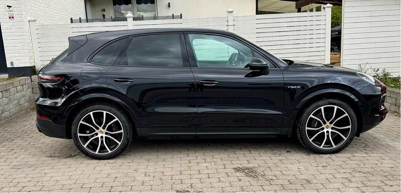 Svart Begagnad 2021 Porsche Cayenne SUV | 669 000 kr (Superpris) - Bild 1/4