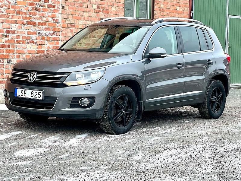 Begagnad VW Tiguan Sportline 160 HK (117 kW) 2012 Grå SUV