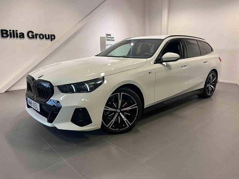 Vit Begagnad 2025 BMW 520 Kombi | 639 000 kr - Bild 1/1