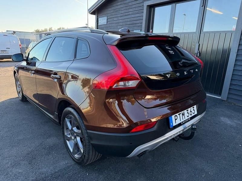 Begagnad Volvo V40 CC Summum 150 HK (110 kW) 2016 Brun Kombi