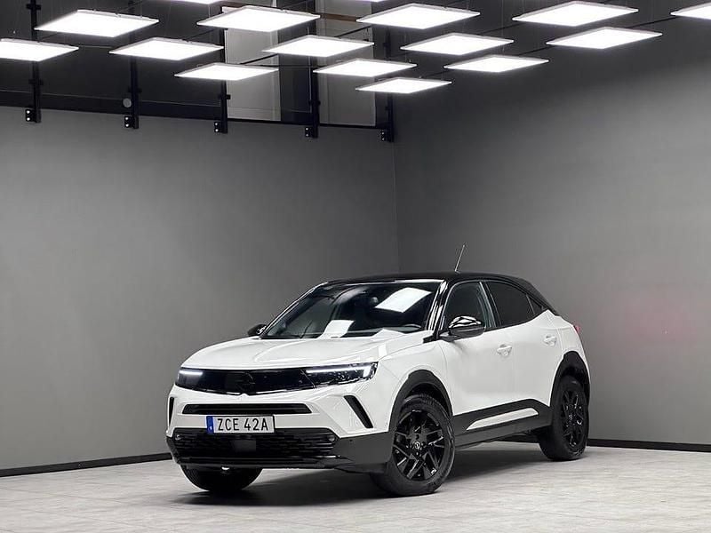 Vit Begagnad 2022 Opel Mokka GS Line SUV | 209 900 kr (Marknadspris) - Bild 1/2