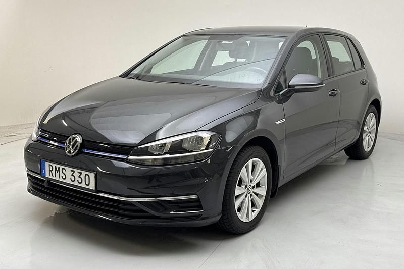 Mörkgrå Begagnad 2018 VW Golf VII | 120 000 kr - Bild 1/4