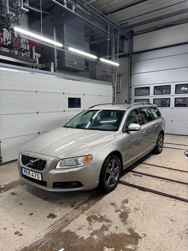 Begagnad 2008 Volvo V70 Kombi | 69 000 kr - Bild 1/4