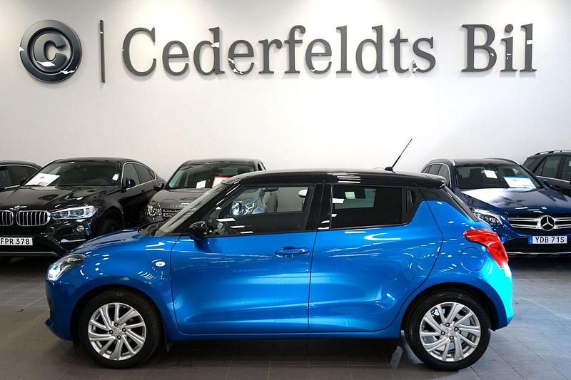 Blå Begagnad 2020 Suzuki Swift Halvkombi | 158 900 kr (Marknadspris) - Bild 1/4