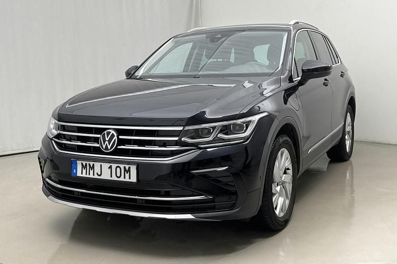 Svart Begagnad 2022 VW Tiguan Elegance SUV | 300 000 kr (Superpris) - Bild 1/4