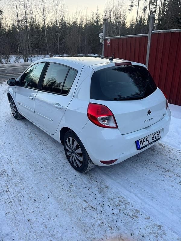 Begagnad Renault Clio IV 88 HK (64 kW) 2012 Halvkombi