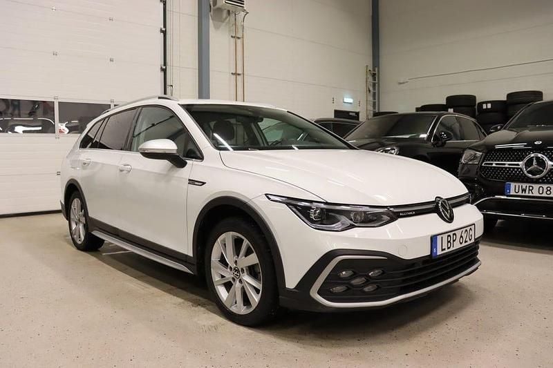 Begagnad VW Golf Alltrack 190 HK (139 kW) 2022 Vit Kombi
