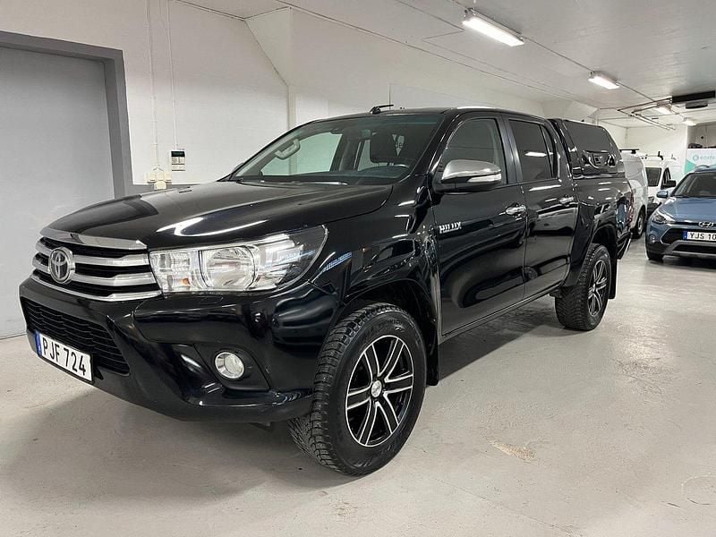 Svart (svartmetallic) Begagnad 2016 Toyota HiLux Pickup | 269 000 kr (Bra pris) - Bild 1/4