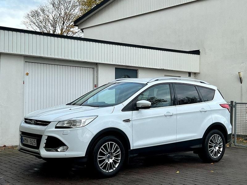 Vit (frozen white) Begagnad 2013 Ford Kuga Titanium SUV | 86 500 kr (Marknadspris) - Bild 1/4