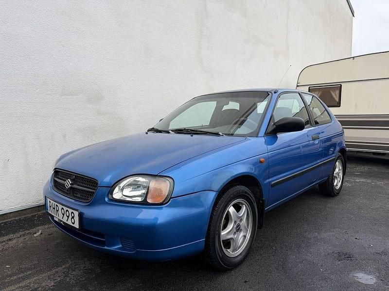 Blå Begagnad 2000 Suzuki Baleno Halvkombi | 19 900 kr (Lite dyr) - Bild 1/4