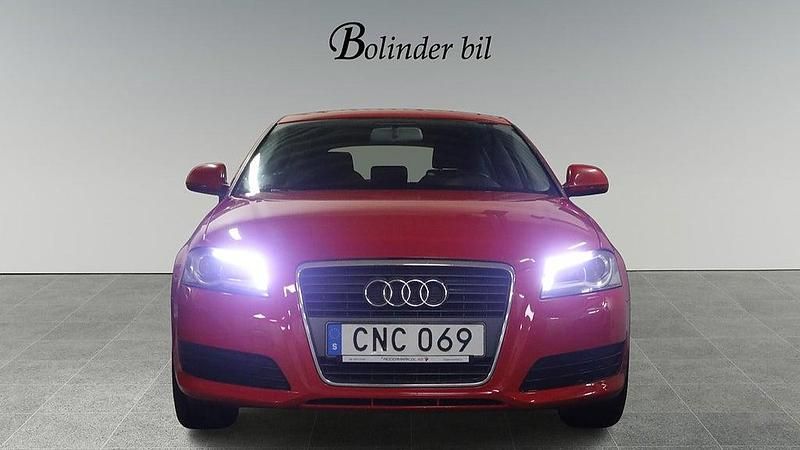 Begagnad Audi A3 Sportback Attraction 125 HK (91 kW) 2010 Röd Halvkombi