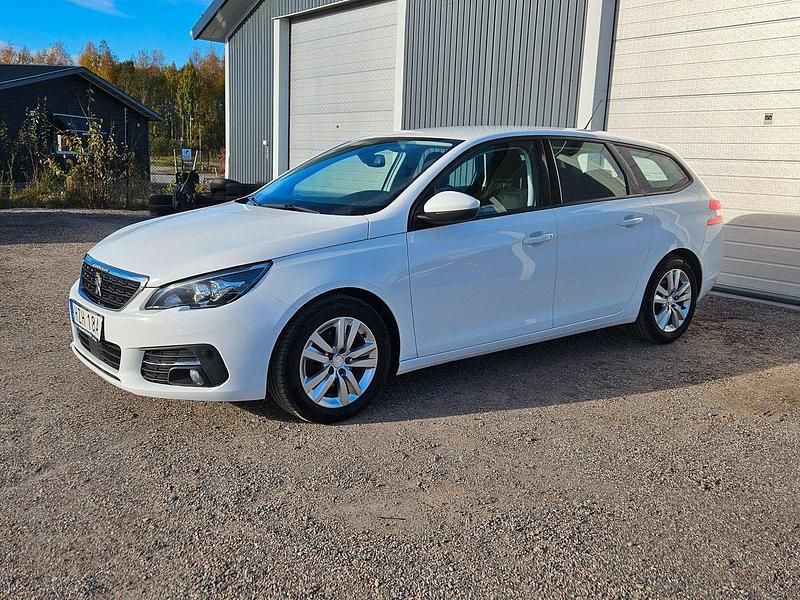 Vit Begagnad 2019 Peugeot 308 Active Kombi | 109 000 kr (Bra pris) - Bild 1/4