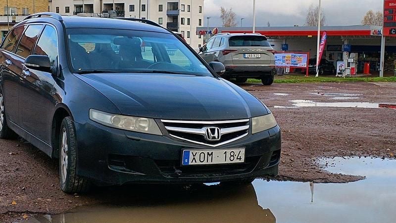Svart Begagnad 2006 Honda Accord Sport Kombi | 8 000 kr (Marknadspris) - Bild 1/3