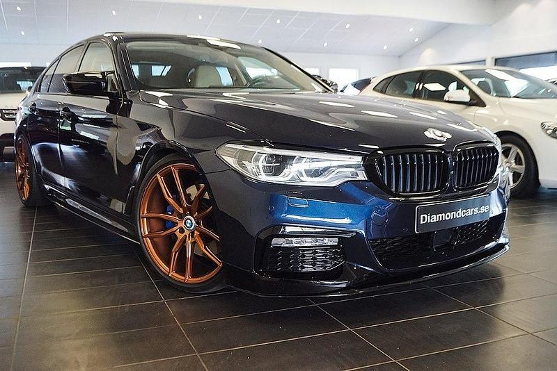 Blå Begagnad 2017 BMW 530e iPerformance Sedan | 374 900 kr - Bild 1/4