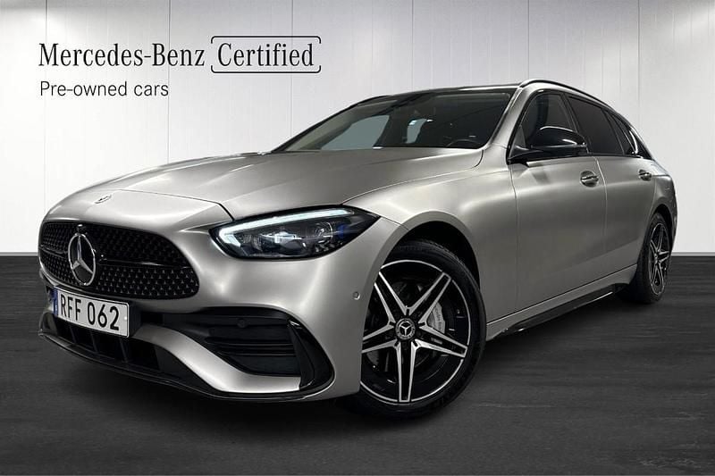 Silver Begagnad 2022 Mercedes C300e AMG Line Premium Kombi | 389 900 kr (Bra pris) - Bild 1/4
