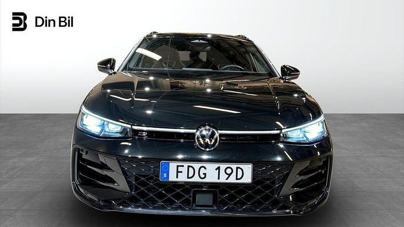 Begagnad VW Passat R-line 177 HK (130 kW) 2024 Svart Kombi