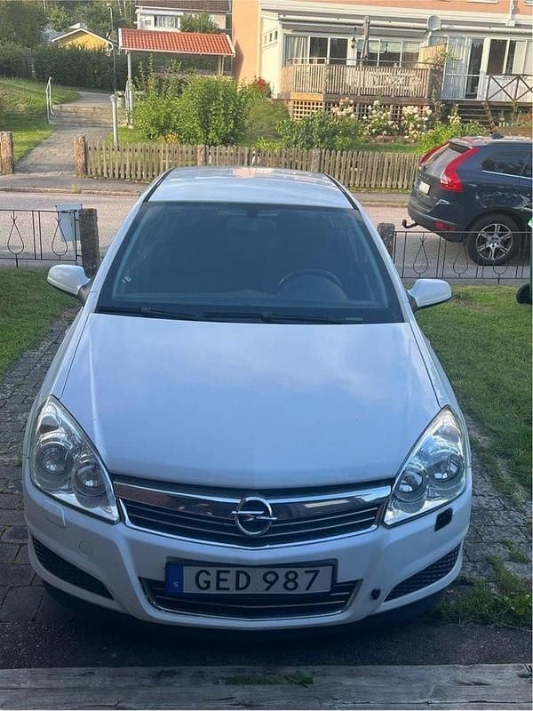 Vit Begagnad 2007 Opel Astra Halvkombi | 14 500 kr (Bra pris) - Bild 1/4