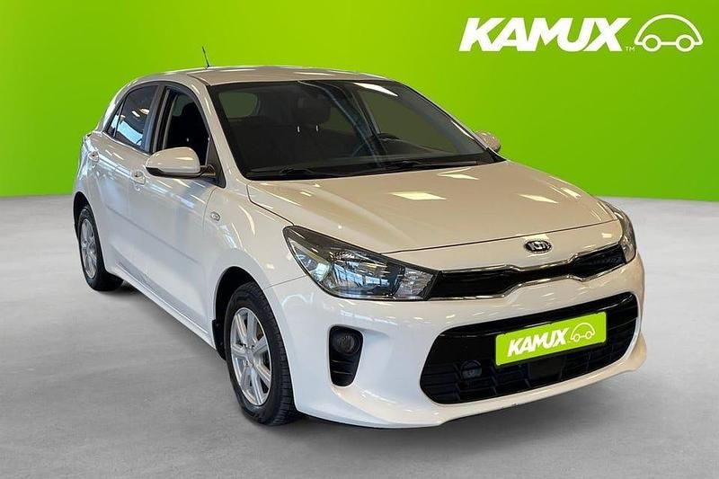 Vit Begagnad 2017 Kia Rio Halvkombi | 149 900 kr (Marknadspris) - Bild 1/4