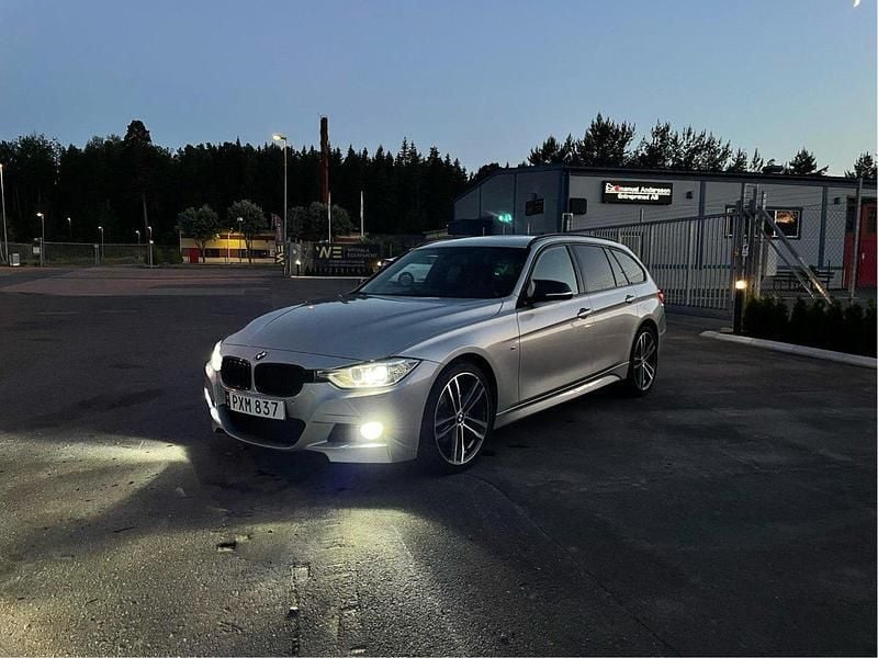 Silver Begagnad 2015 BMW 320 M Sport Kombi | 195 000 kr (Dyr) - Bild 1/4