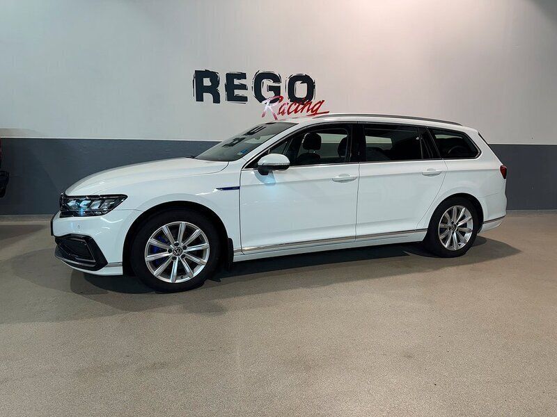 Vit Begagnad 2020 VW Passat GTE Kombi | 219 000 kr (Marknadspris) - Bild 1/4