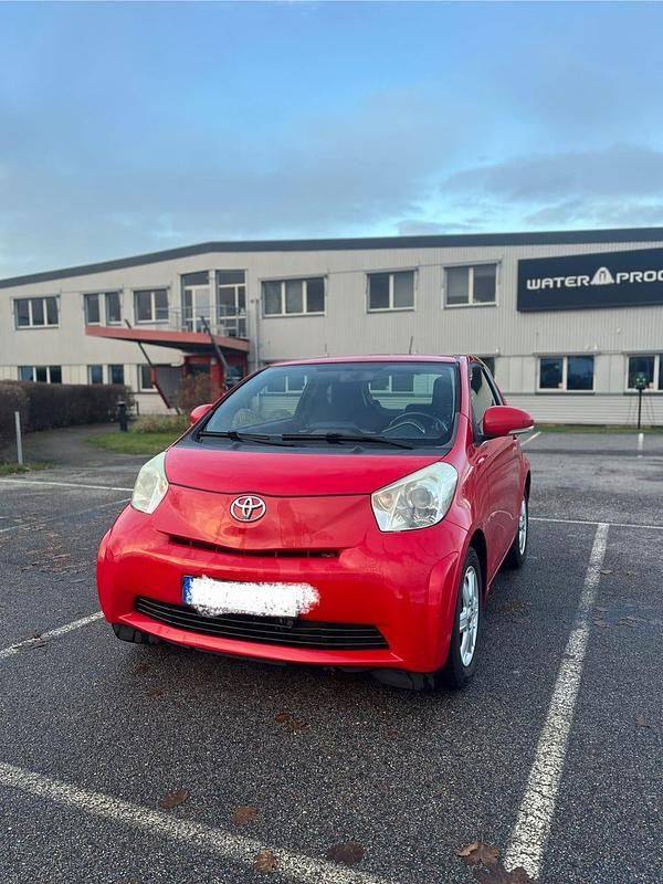 Begagnad 2009 Toyota iQ Halvkombi | 32 000 kr (Marknadspris) - Bild 1/4